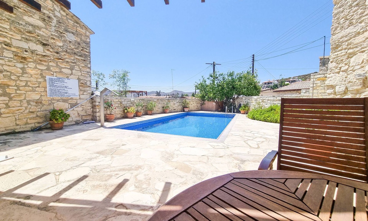 Skarinou Apartment | Skarinou Village Poolside Escape Studio