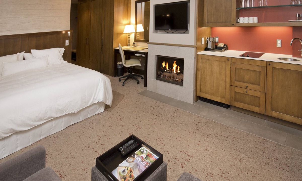 Avon Condo | Ski both BC & Vail, Ski in/out, Pool & BC Mountain View, Ski Valet, Hot Tub