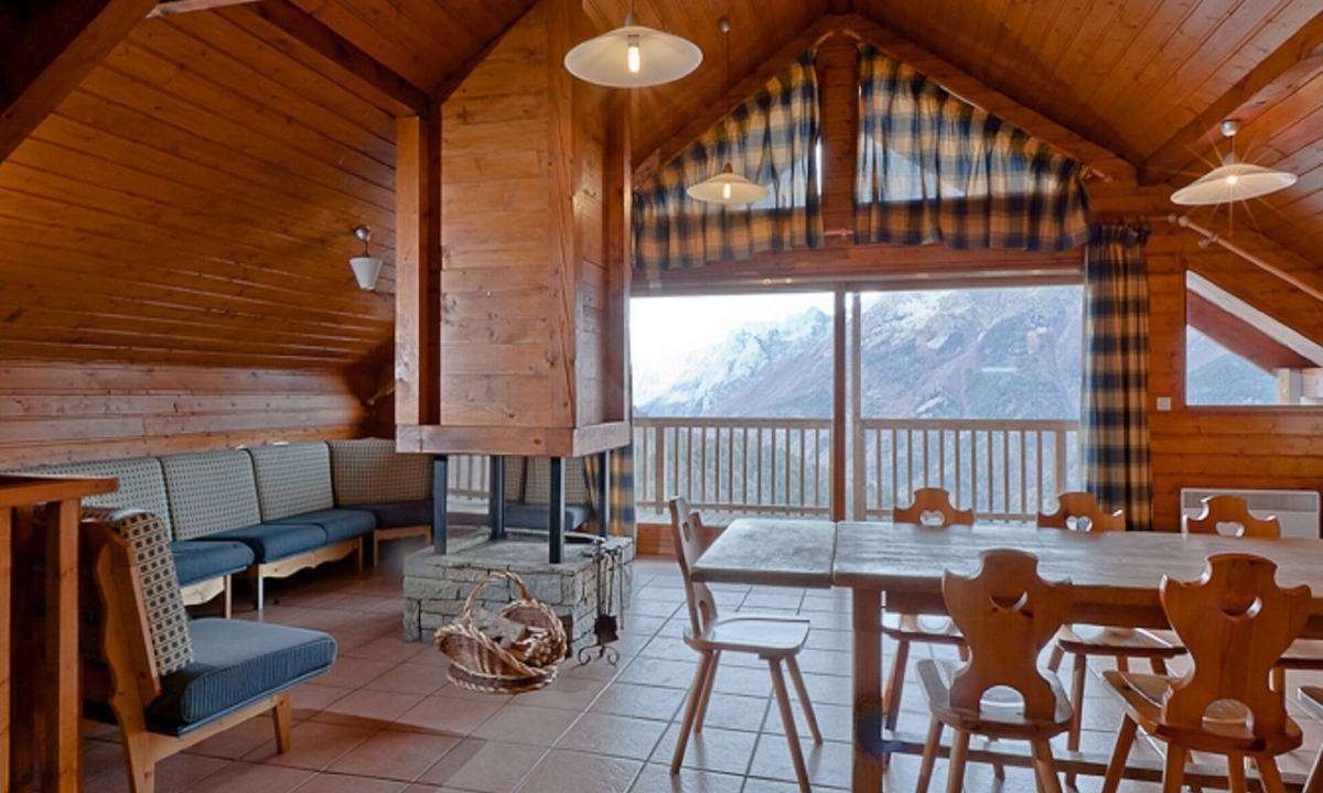 Oz-en-Oisans Ski Chalet | Ski Chalet 2 min from Gondolas in Oz en Oisans ski resort (private Sauna)