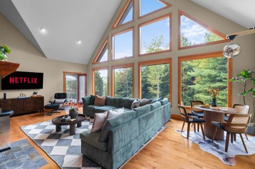Windham Ski Chalet | Ski Chalet-StarDomeView-Sauna-Firepit-HotTub-Pet Freindly