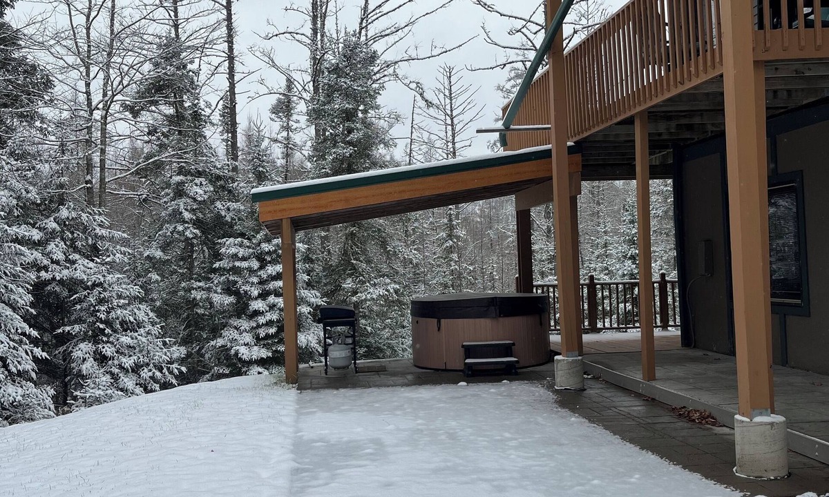 Stambaugh House | Ski getaway with Hill view and Hot tub!