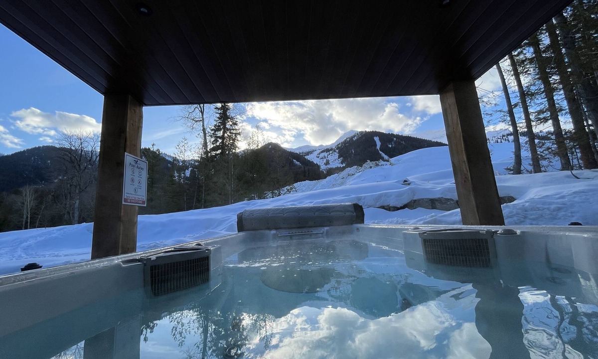 Fernie House | Ski-In Chalet at Fernie Alpine Swim Spa & Sauna B