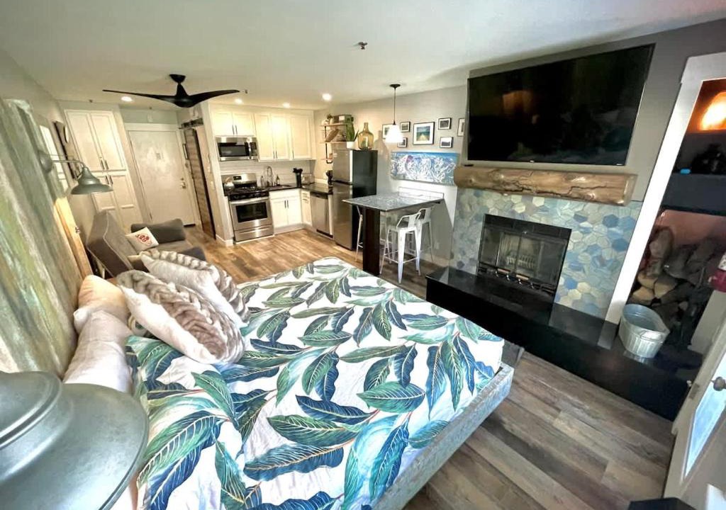 Kirkwood House | Ski in or Walk to lifts hot tub covered parking