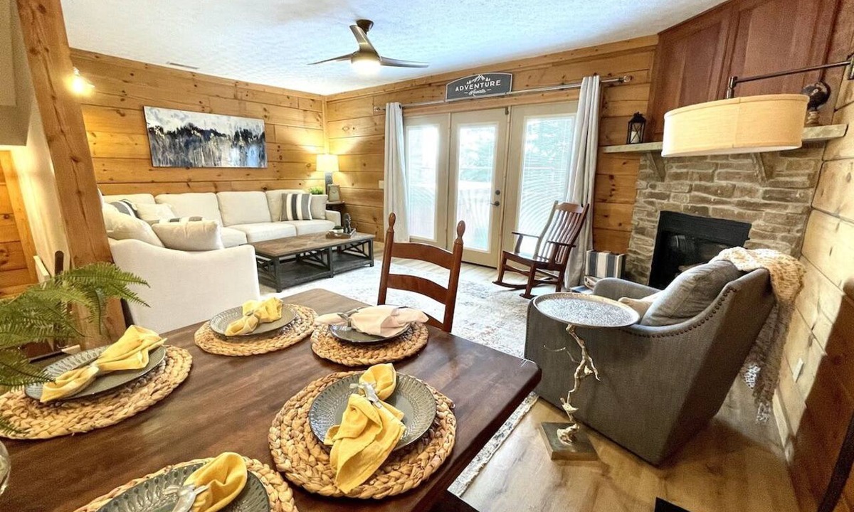 Edray House | Ski In/Out, Watch Slope frm Hot Tub, 6BR, 3 Kings, PS5, Tesla, Rec Rm-Loggers 12