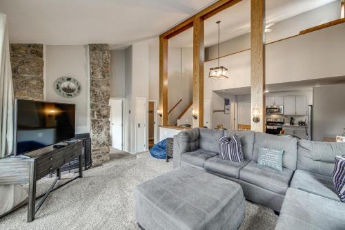 Silvercreek House | Ski-in/Ski-Out! Modern Mountainside Stay in Granby