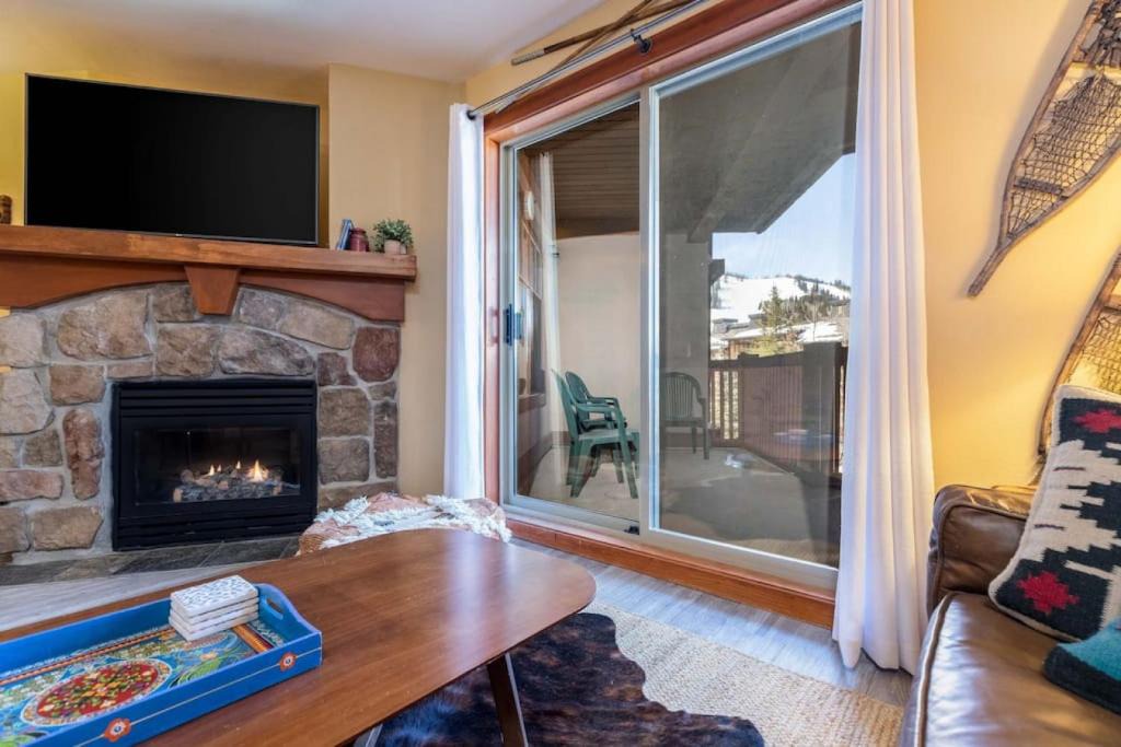 Salt Lake Mountain Resorts House | Ski in Ski out Pool Hot Tub Pool Table Resort View