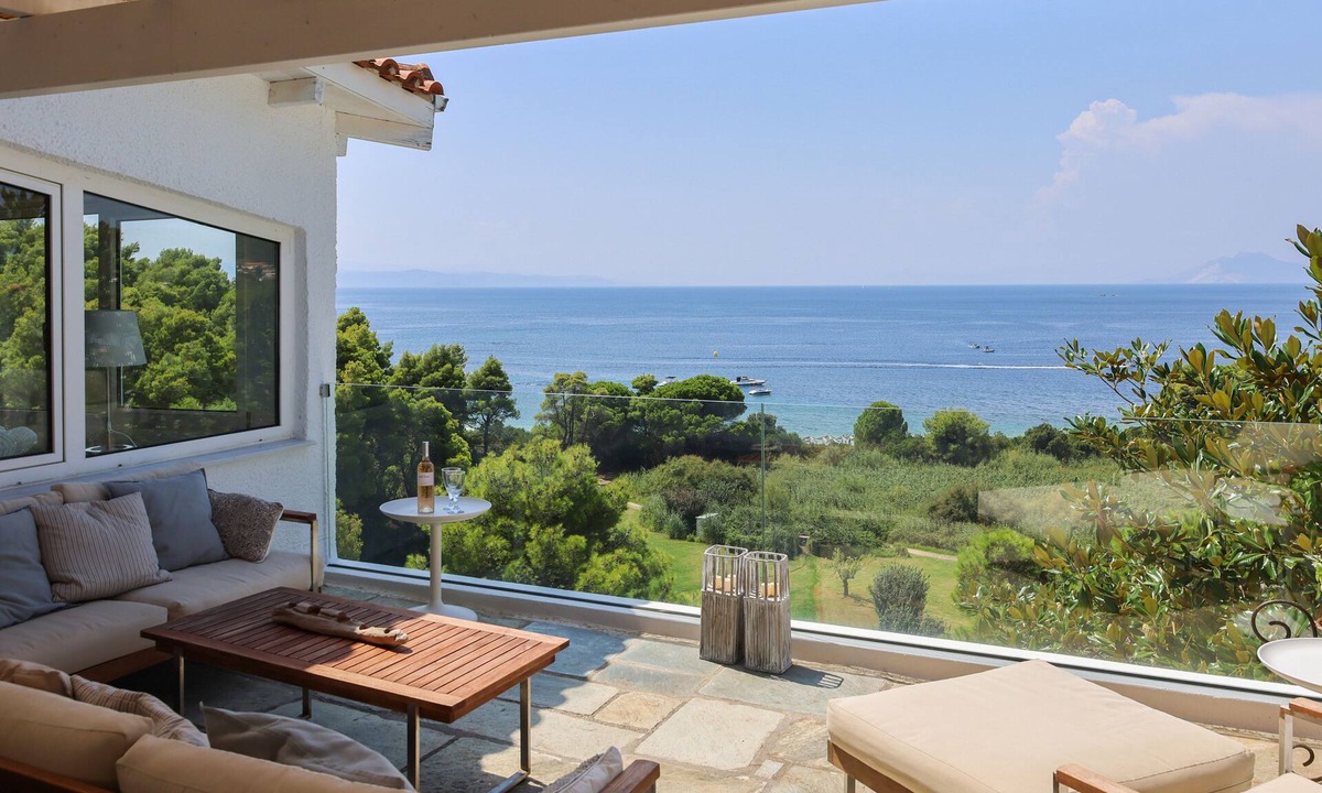 Kanapitsa Villa | Skiathos luxury beachfront Villa Alma, Steps to the beach, 10 min drive to Town.