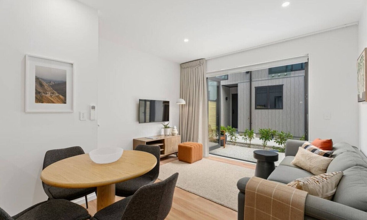 Arthur's Point House | Skippers Rest | Close to ski fields & parking