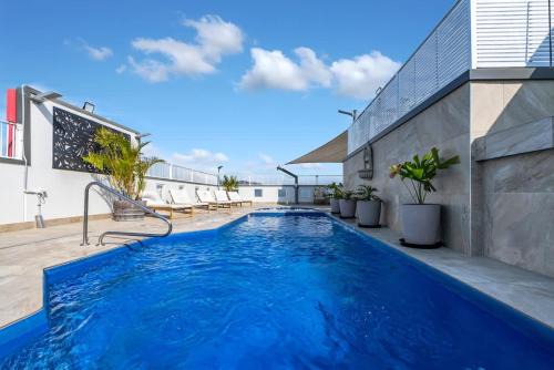 Cairns Central Business District Apartment | Sky and Peak - Adjacent Units in Central Cairns