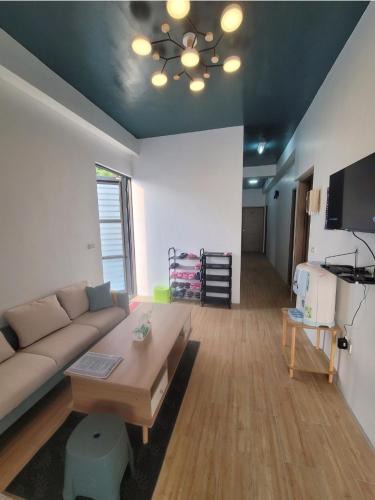 Lanyu House | sky blue hostel