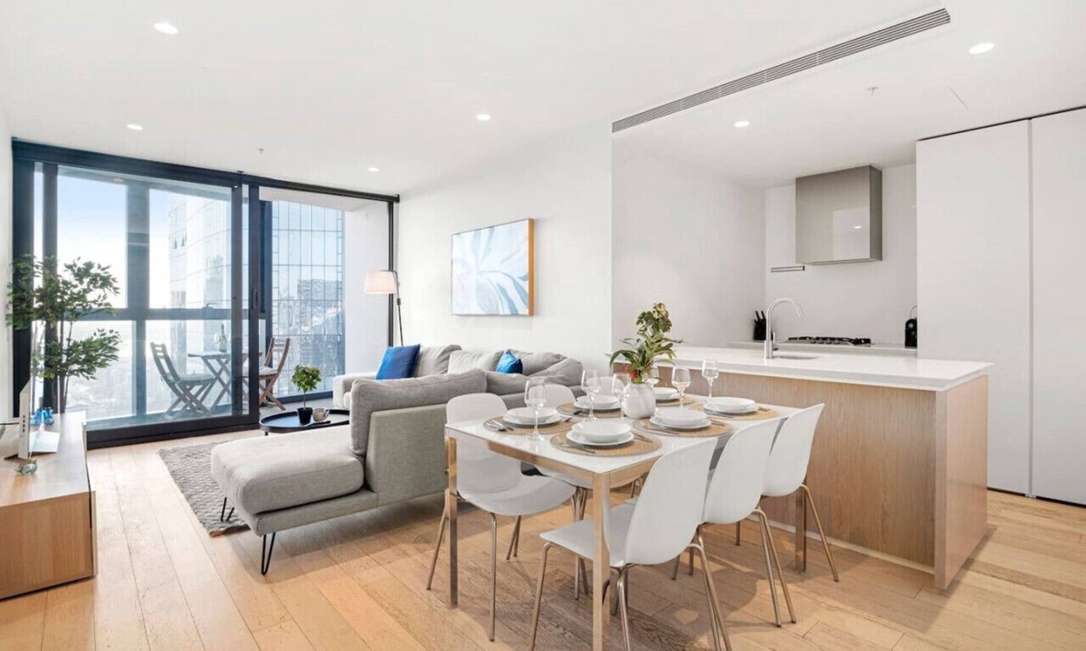 Melbourne Central Business District Apartment | Sky High 3BR Central Apt w/City Views and Parking