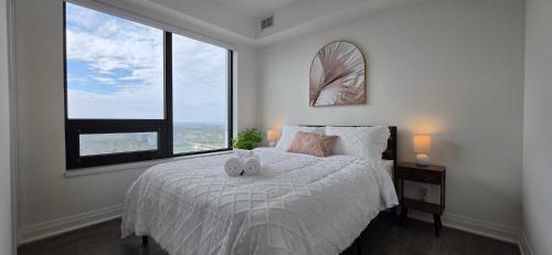 Downtown Mississauga Apartment | Sky High Luxe Stay 2BR-2BA Near Square One With Lake View, Gym, Pool & Parking