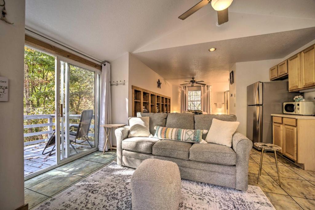 Almond Apartment | ‘Sky Loft’ Bryson Studio: 1 Mi From Fontana Lake!