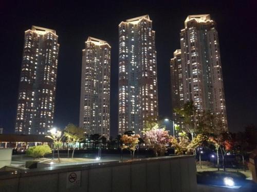 Baekseok-dong Apartment | Sky lounge with Han River view, Ilsan Lake Park, KINTEX, Goyang Sports Complex, Gimpo Airport- Landmark Stay in Ilsan