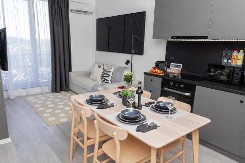 Cordau Apartment | Sky Retreat Studio Baile Felix with Parking