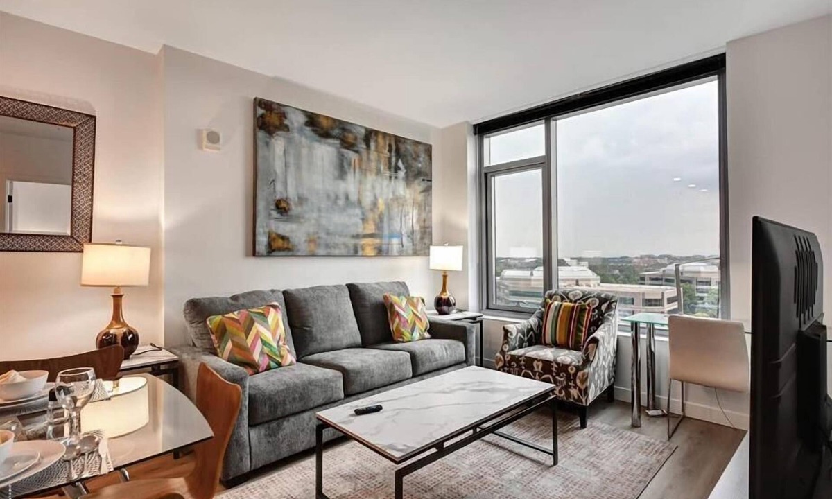 Reston Apartment | Skydeck w/Grilling! nr Reston Village Center