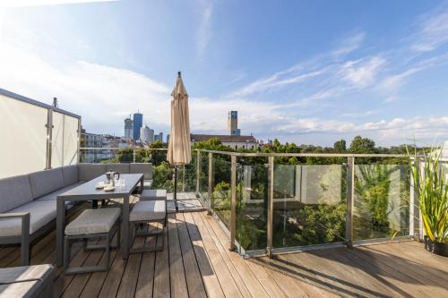 Kaisermuhlen Apartment | SkyLine Apartment mit Terrasse close to Lakes