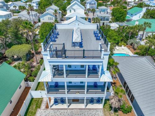Crystal Beach House | Skyline Rooftop Deck! Golf Cart Rental Available!