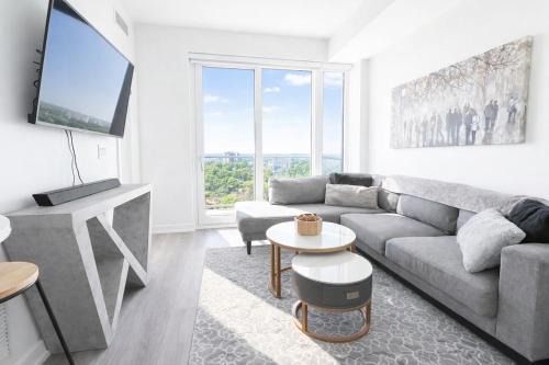 Kitchener Apartment | Skyline Serenity Executive Condo - Bowling Alley,Gym,Pool,Hot Tub,Sauna,Lounge