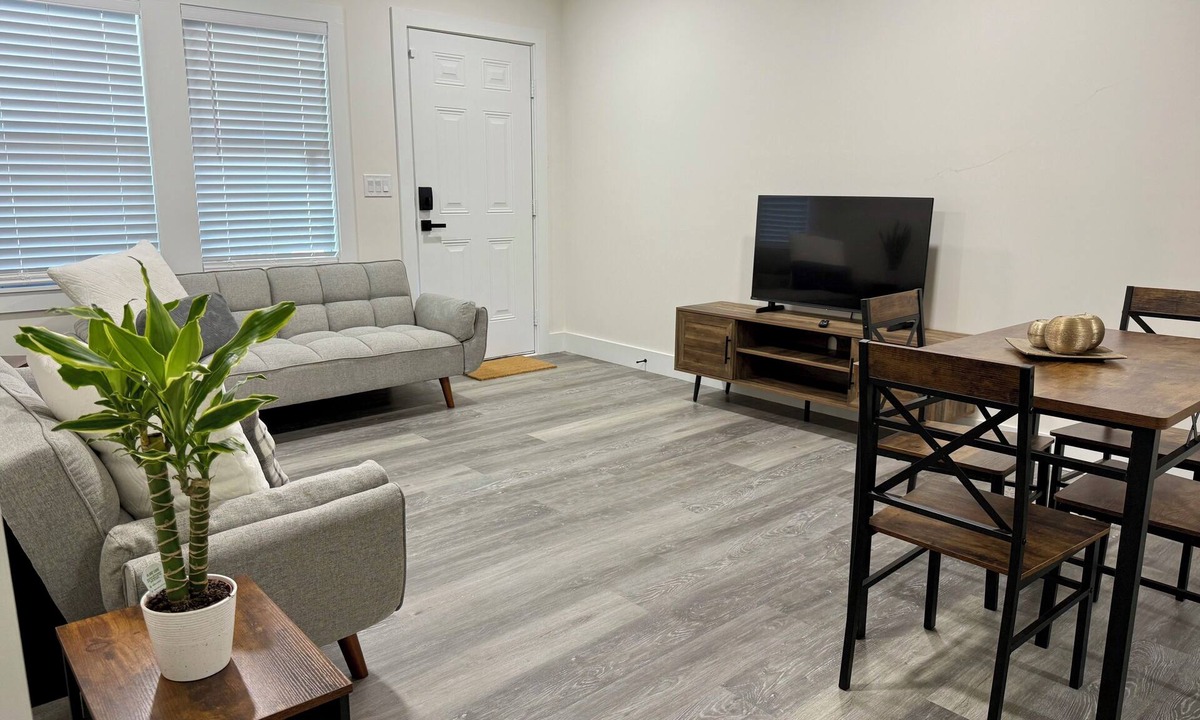 Woodside Cotton Mill Village Historic District House | Skyline Split B Retreat Close to Everything You Need! Quiet, Clean & Convenient.