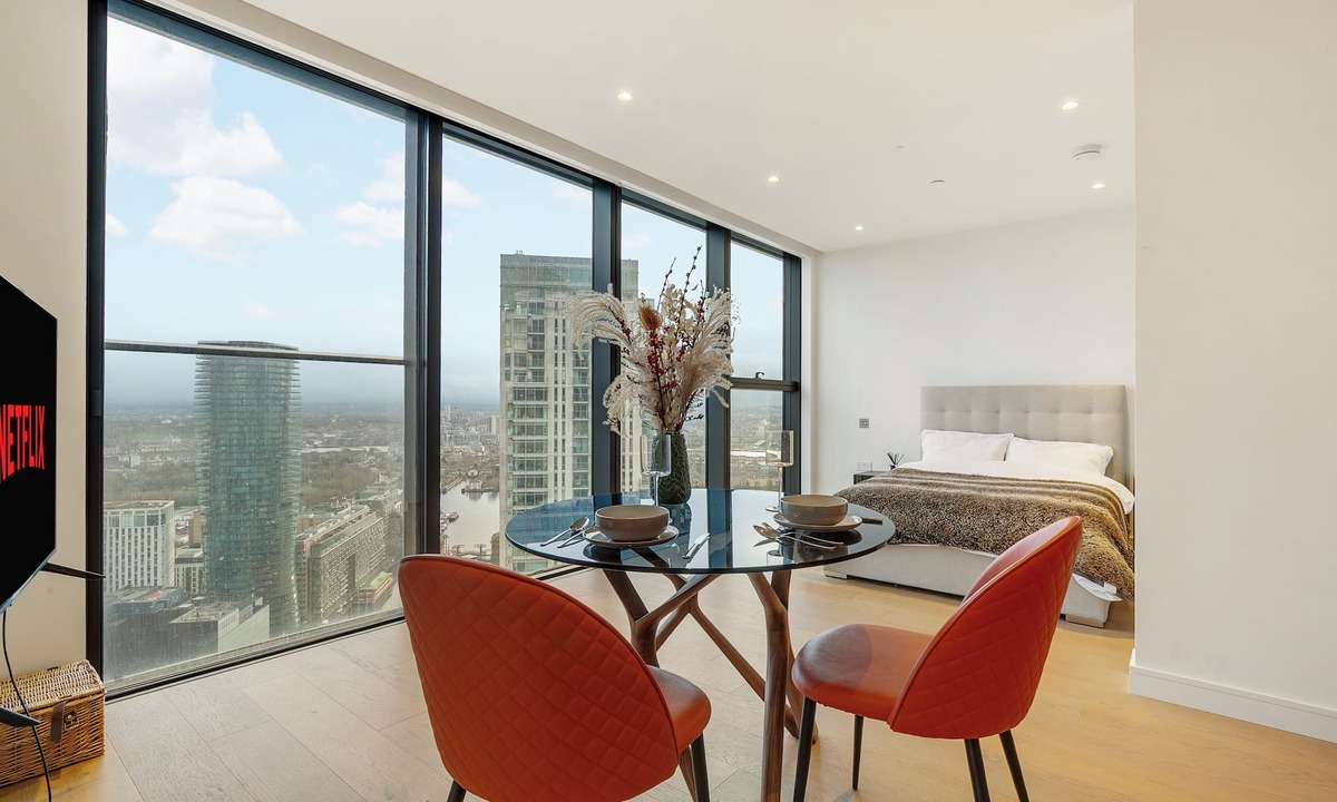 Canary Wharf Apartment | Skyline Studio Luxury Pool Gym Sauna Rooftop for 2