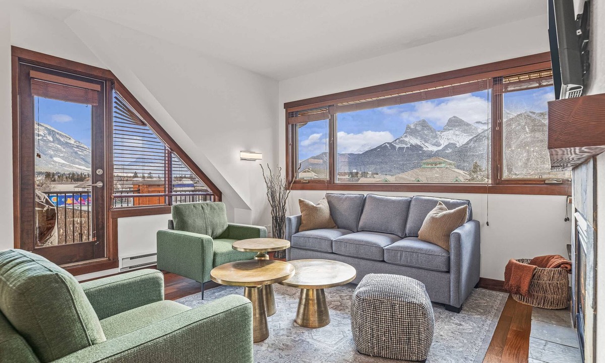 Town Centre Apartment | Skyline Suite Downtown Canmore Stay!