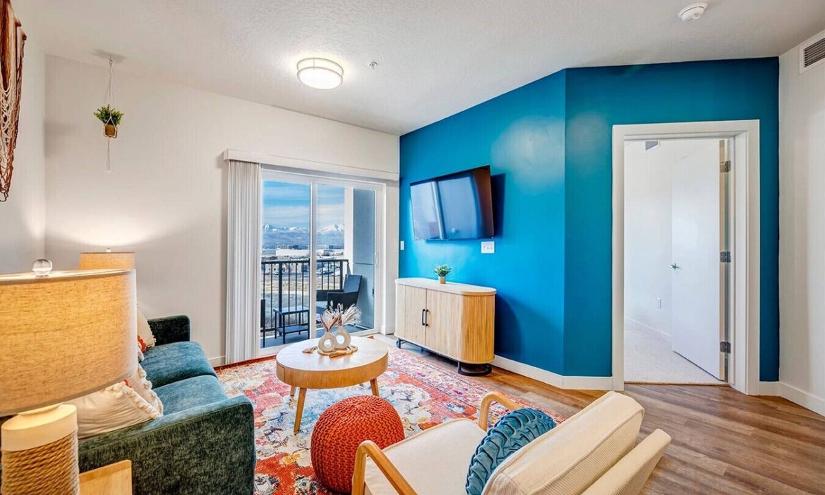Draper Apartment | Skyline Suites Boho Themed 2bd 2ba