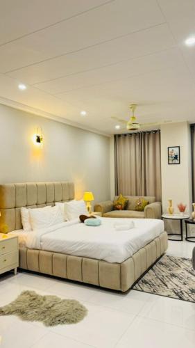 Fatehjang Apartment | Skyline Transit Studio - 2 Min Drive Airport & Motorway