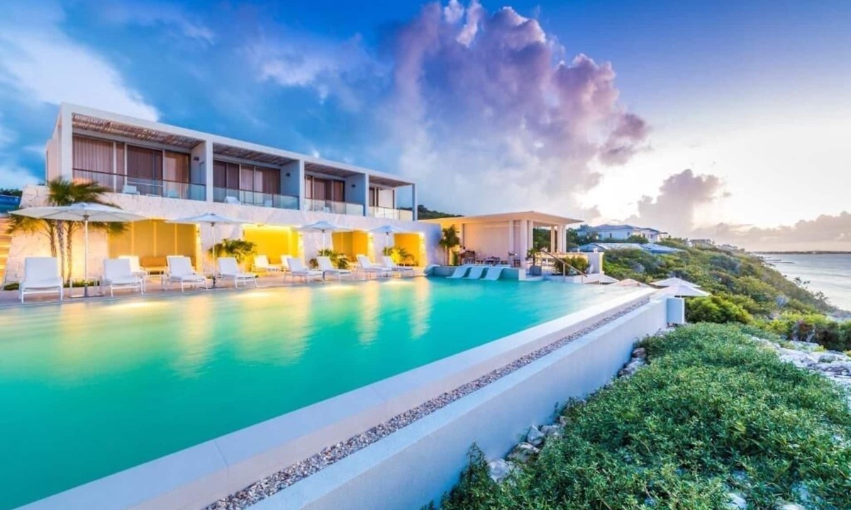 Providenciales Hotel | Sleek Oceanfront Suite Offering Boutique Vibes & Relaxed Luxury