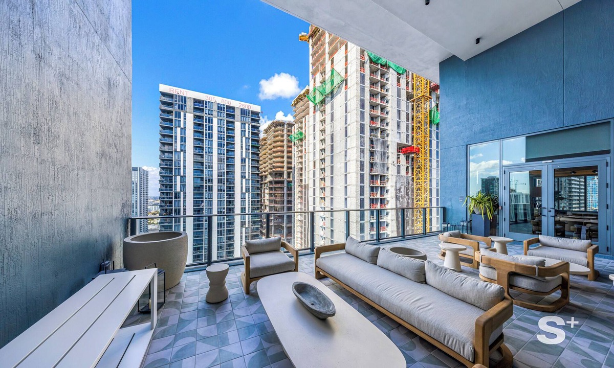 Downtown Miami Apartment | Sleek 1-BR & Den in Central Downtown