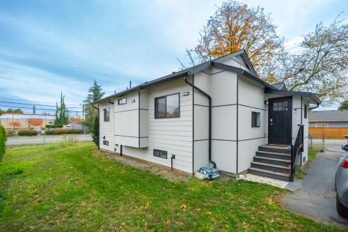 White Center House | Sleek 2BR Lower Unit Near Airport & Seattle DT