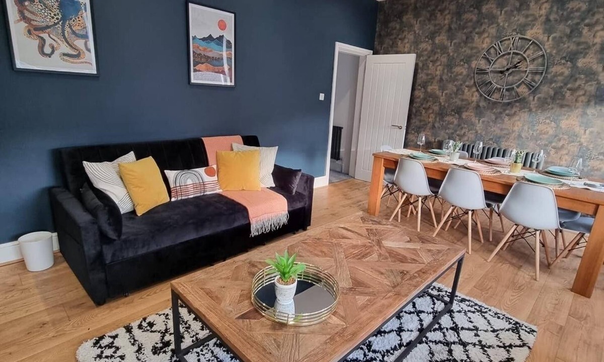 Harrogate City Centre Apartment | Sleek 3 Bedroom Abode in Central Harrogate
