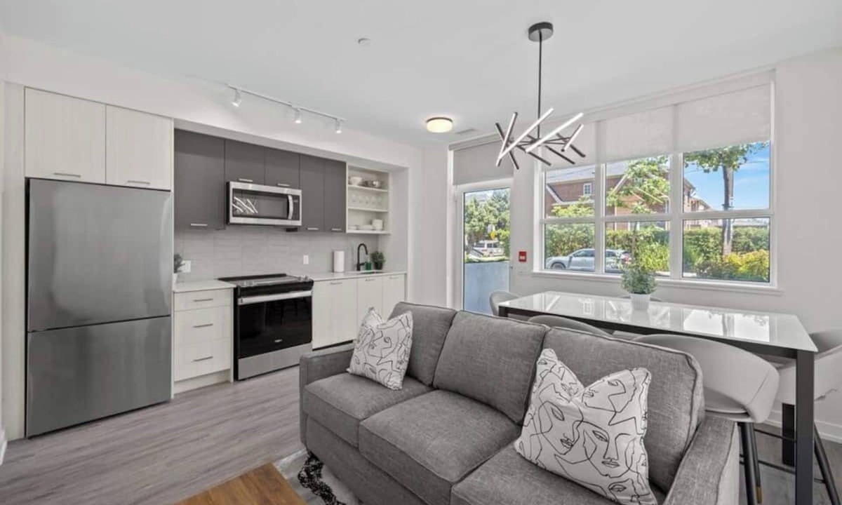 Harwood Hotel | Sleek and Comfortable 3BR Suite with Parking