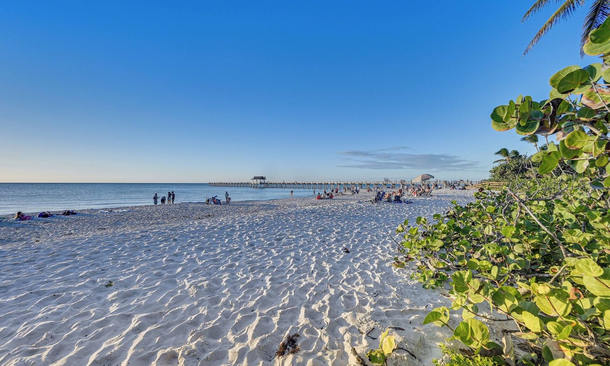 Old Naples Apartment | Sleek Coastal Abode: 1 Block to Naples Beach!