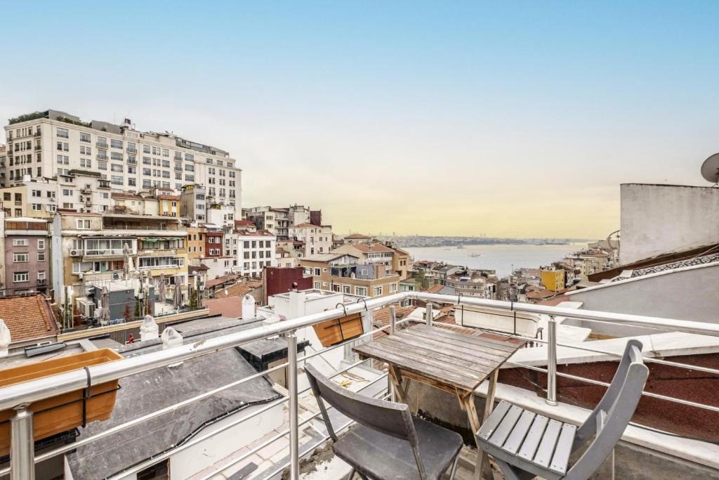 Cihangir Apartment | Sleek Flat with Excellent View in Cihangir