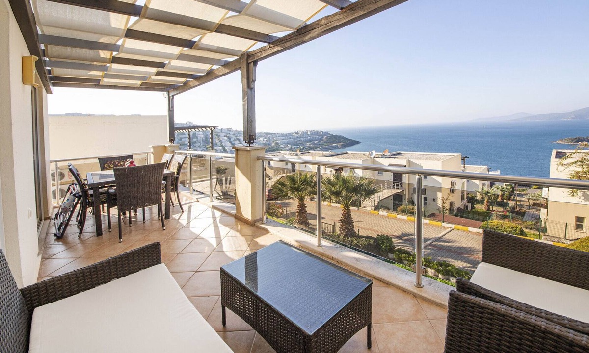Milas Apartment | Sleek Flat with Private Beach and View in Milas