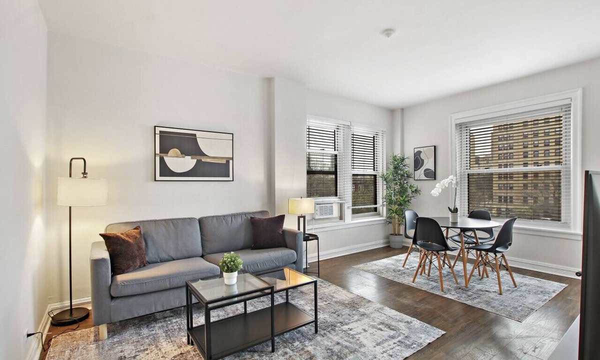 Hyde Park Apartment | Sleek & Functional 2-Bedroom Apt