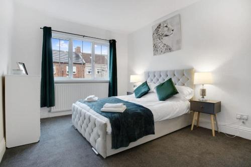 Hetton-le-Hole House | Sleek Gem Home in Houghton le Spring, Sleeps 5