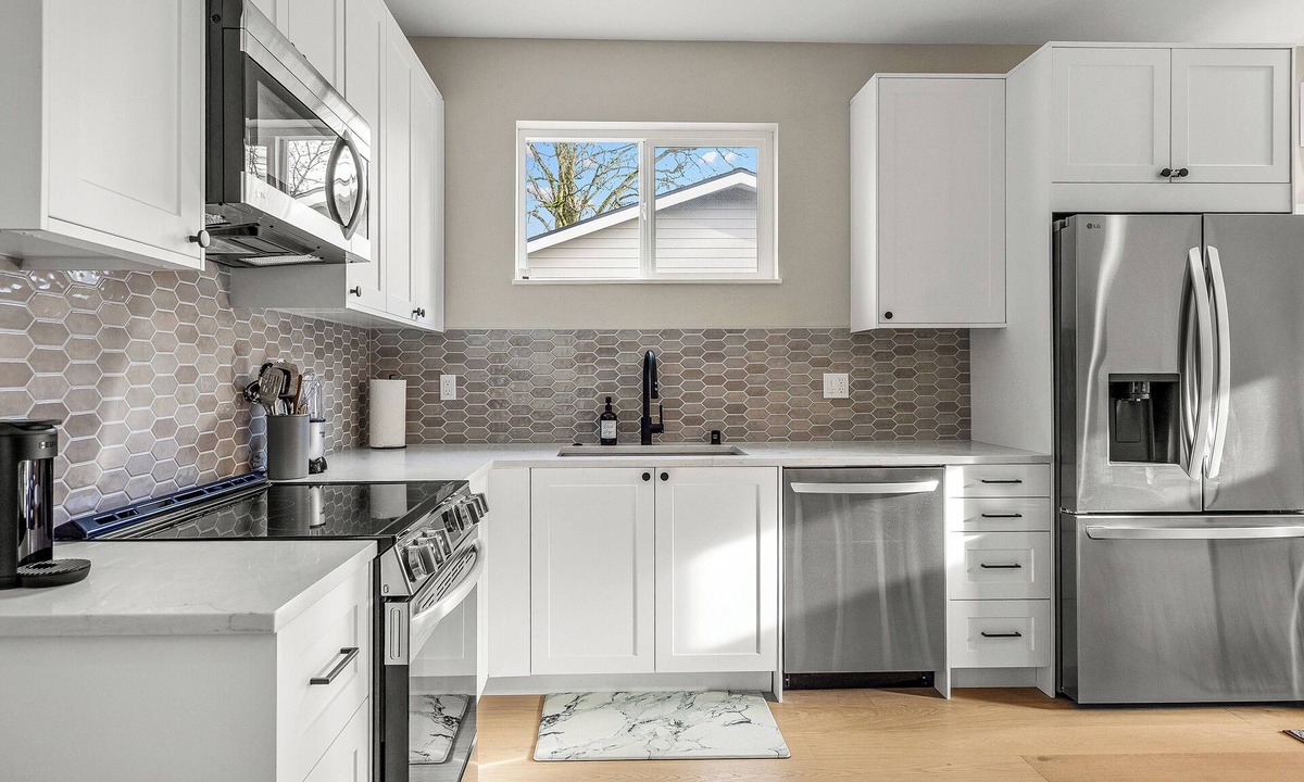 Squire Park House | Sleek & Modern Townhome in Prime location