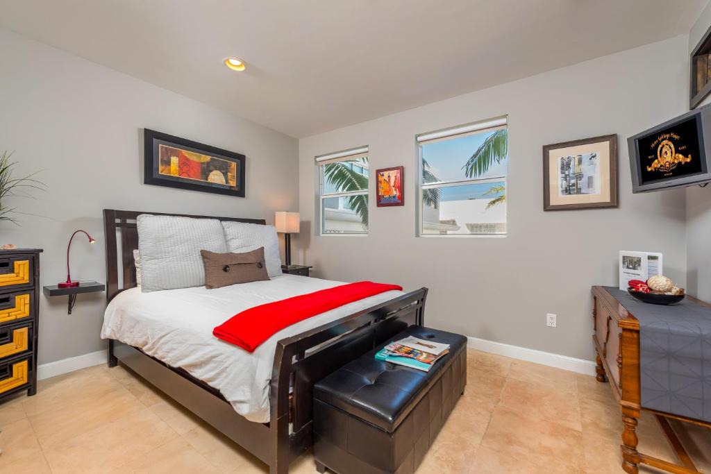 South Pointe Apartment | Sleek Sobe Sweet