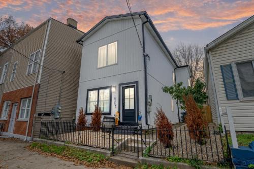 Shelby Park Villa | Sleek Urban Getaway Paristown-Highlands-Germantown