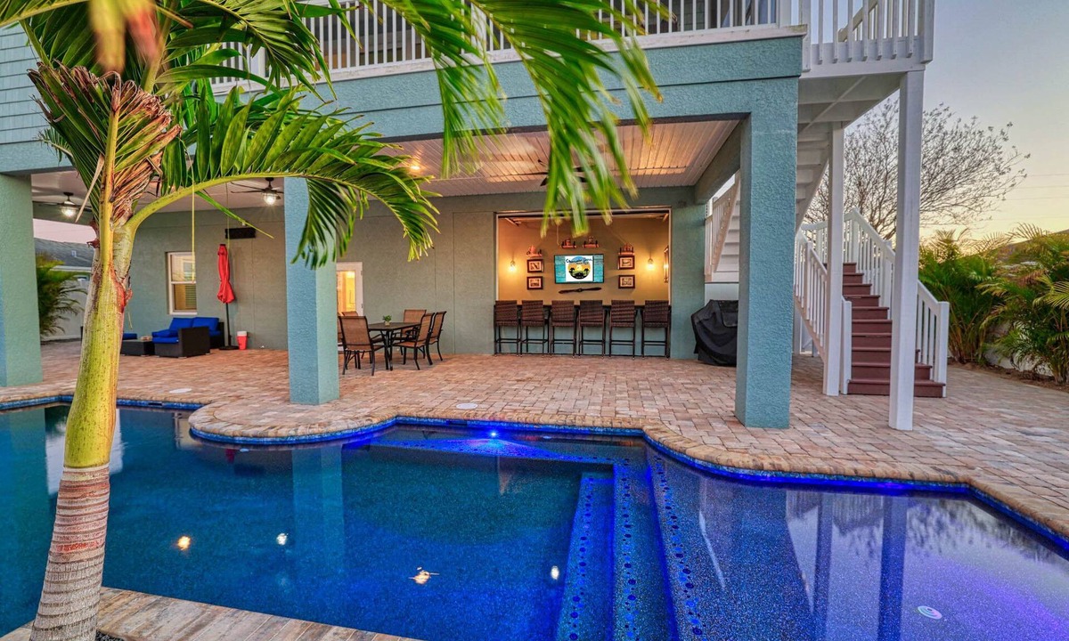 Spring Hill House | Sleep 13/Heated Pool/Foosball/Pool Table