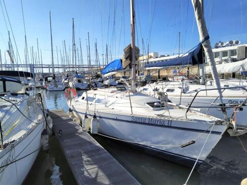 Lisbon Apartment | Sleep aboard a sailing boat in Lisbon