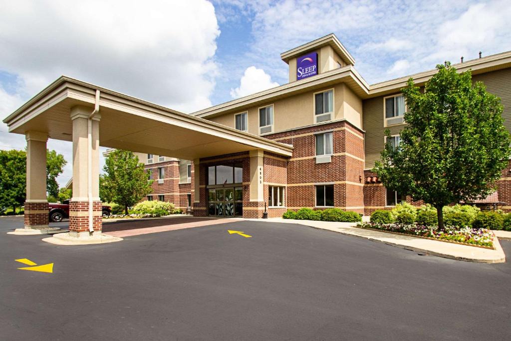 Madison Hotel | Sleep Inn & Suites Madison - Monona