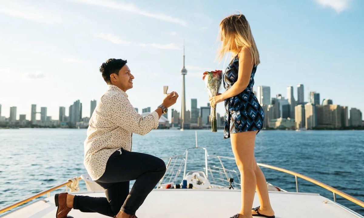 Pickering Boat Rental | Sleep on a boat :) Enjoy your summer adventure on this classic YACHT 43 foot