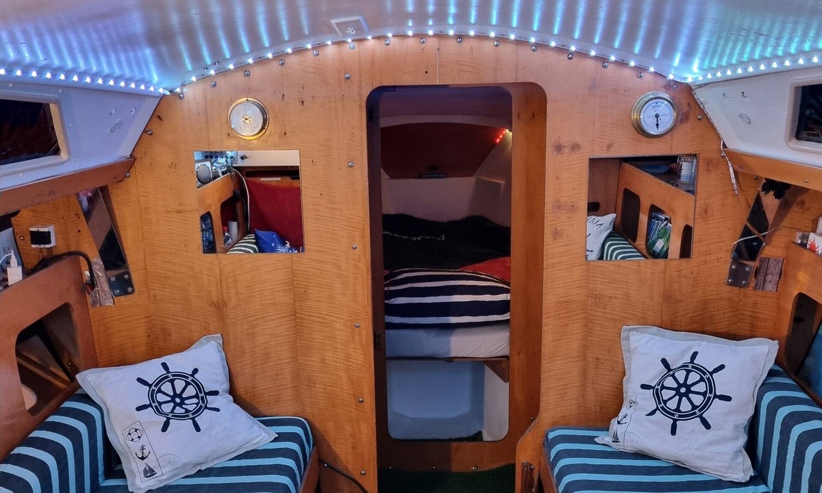 Saint-Martin-du-Littoral Boat Rental | SLEEPING ON THE WATER