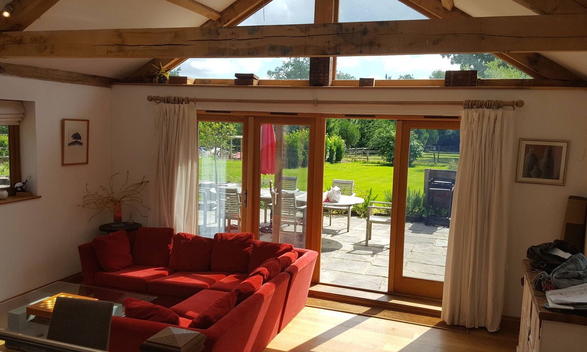 Haslemere House | SLEEPS 10-14 - FIVE Bed Rural Oak Framed Home with 3 Studios