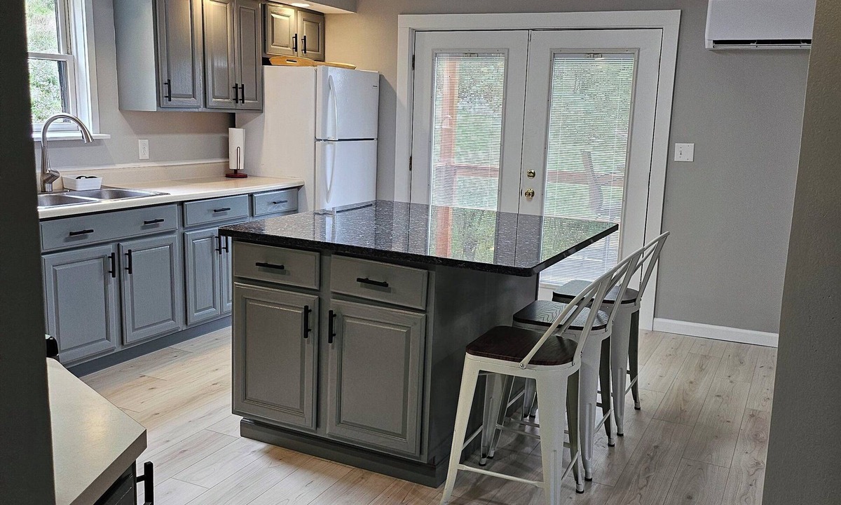 Thomas House | Sleeps 10 in Thomas. Walk to Purple Fiddle Close to Davis &Canaan Dog Friendly