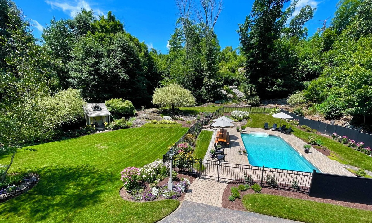 Brimfield House | Sleeps 15 Pool Retreat