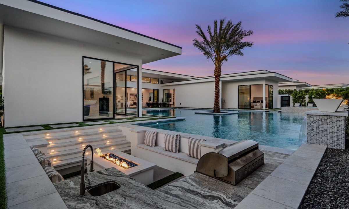 Indio Villa | Sleeps 17 Private Pool + Hot Tub + Pickleball Court Near La Quinta | Bravo